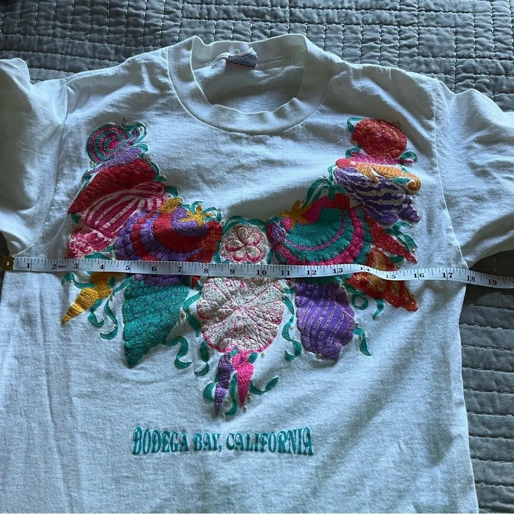 VINTAGE Bodega Bay CA Tee 100% Cotton Sparkles Colorful 90s - Picture 4 of 9